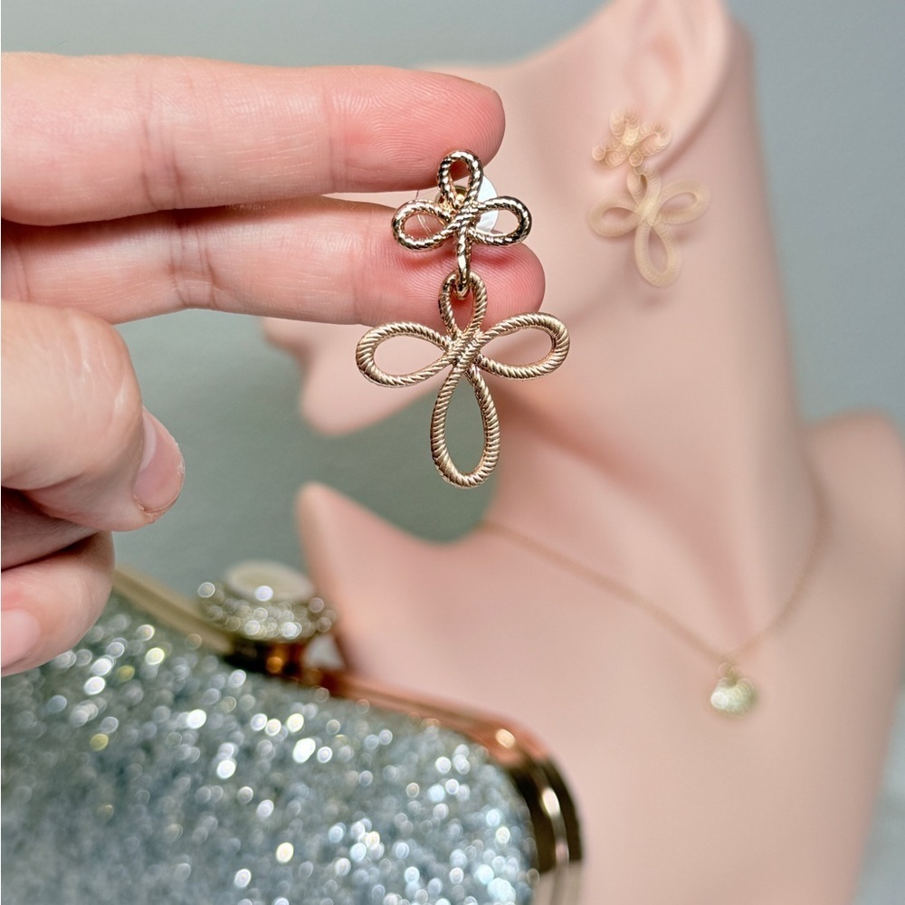 ⚜️ Elegant Gold Floral Drop Earrings 💫 - Picture 7 of 7